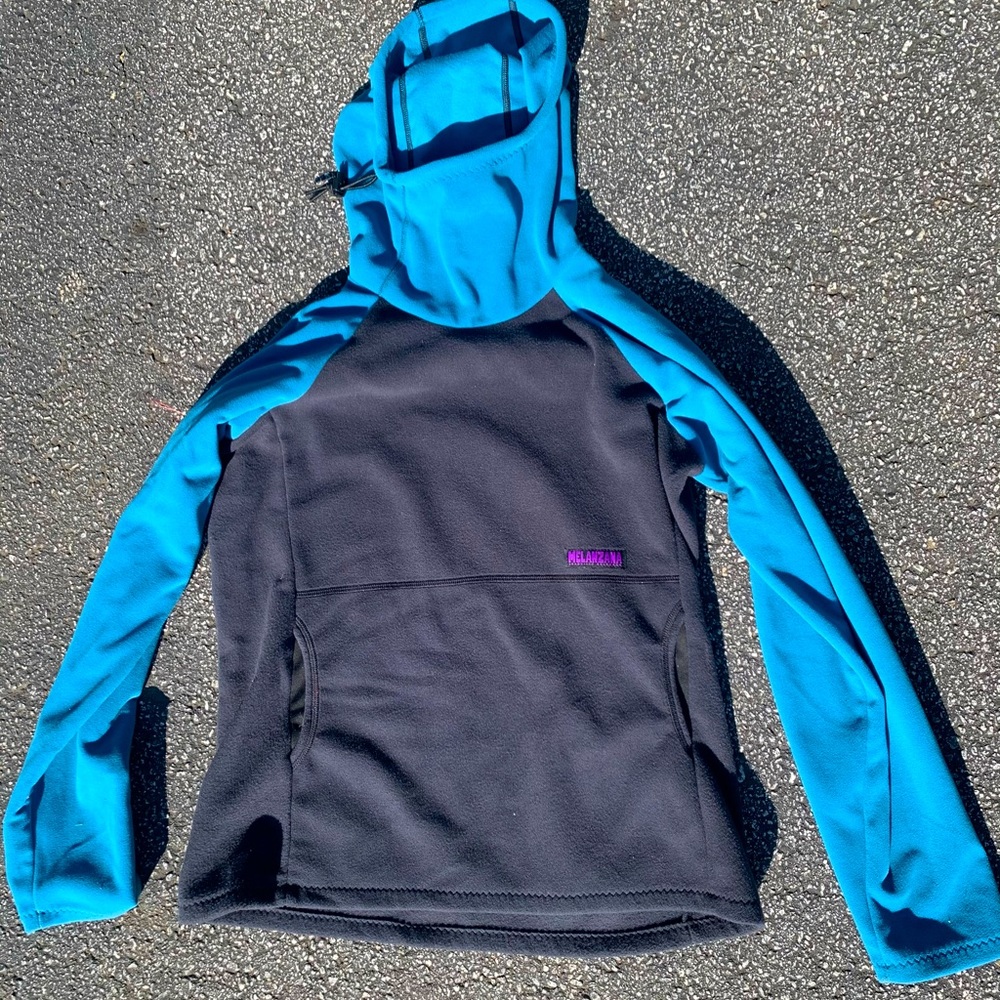 Wind Pro Hoody Melanzana Lake Colorway